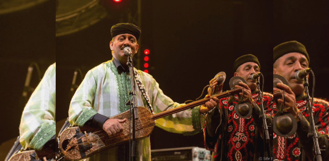 MAÂLEM HAMID EL KASRI AU FESTIVAL GNAOUA 2025 : LA VOIX MAGNÉTIQUE DU GNAWA