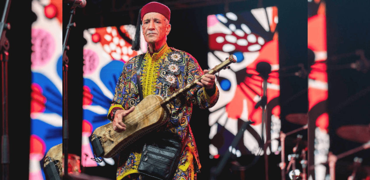 MAÂLEM ABDELKEBIR MERCHANE AU FESTIVAL GNAOUA 2025 – L’HÉRITIER D’UNE TRADITION SACRÉE