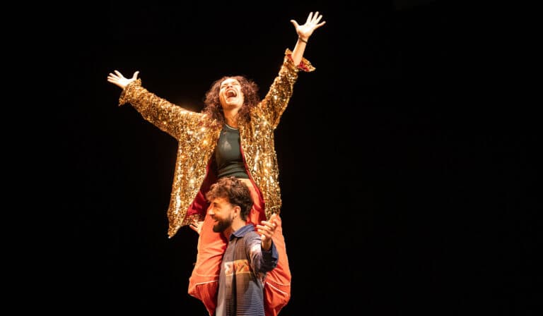 Spectacle : Iqtibās, de Sarah M.